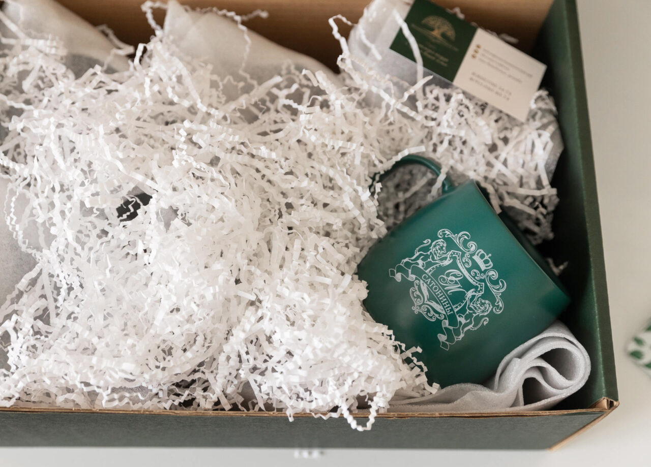 Цветная кружка с монограммой